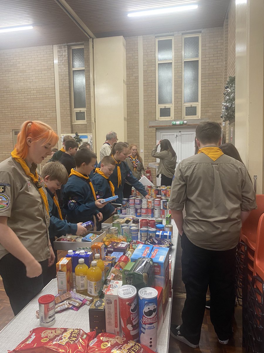 3rdwashscouts's tweet photo. Tonight Scouts and Explorers put together food hampers for Washington Food Bank. All items were kindly donated by parents and carers. A big thank you to everyone for your support! @Washington_CFP https://t.co/ZTy84FnTjr