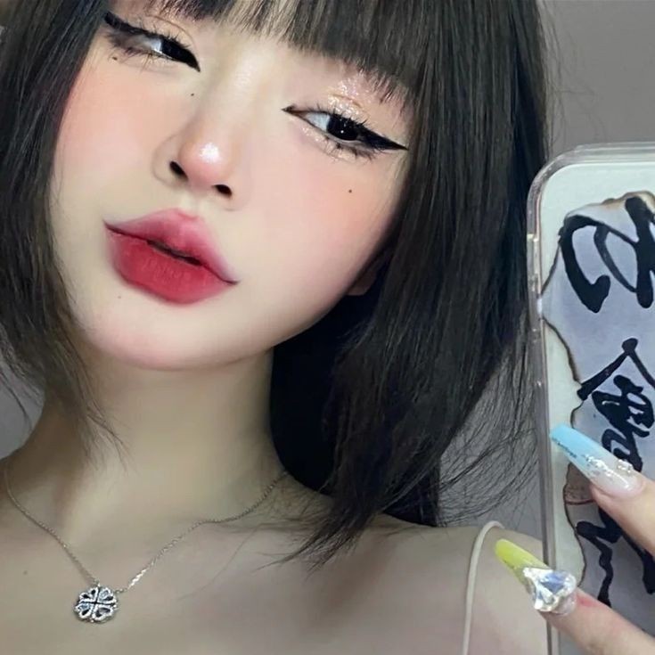 cccoquettes's tweet photo. —   ୨ ♡ ୧          kit de maquillaje básico
                          por si estás empezando 
                           a maquillarte 
            
                           a thread : https://t.co/1zr5SdeKXN