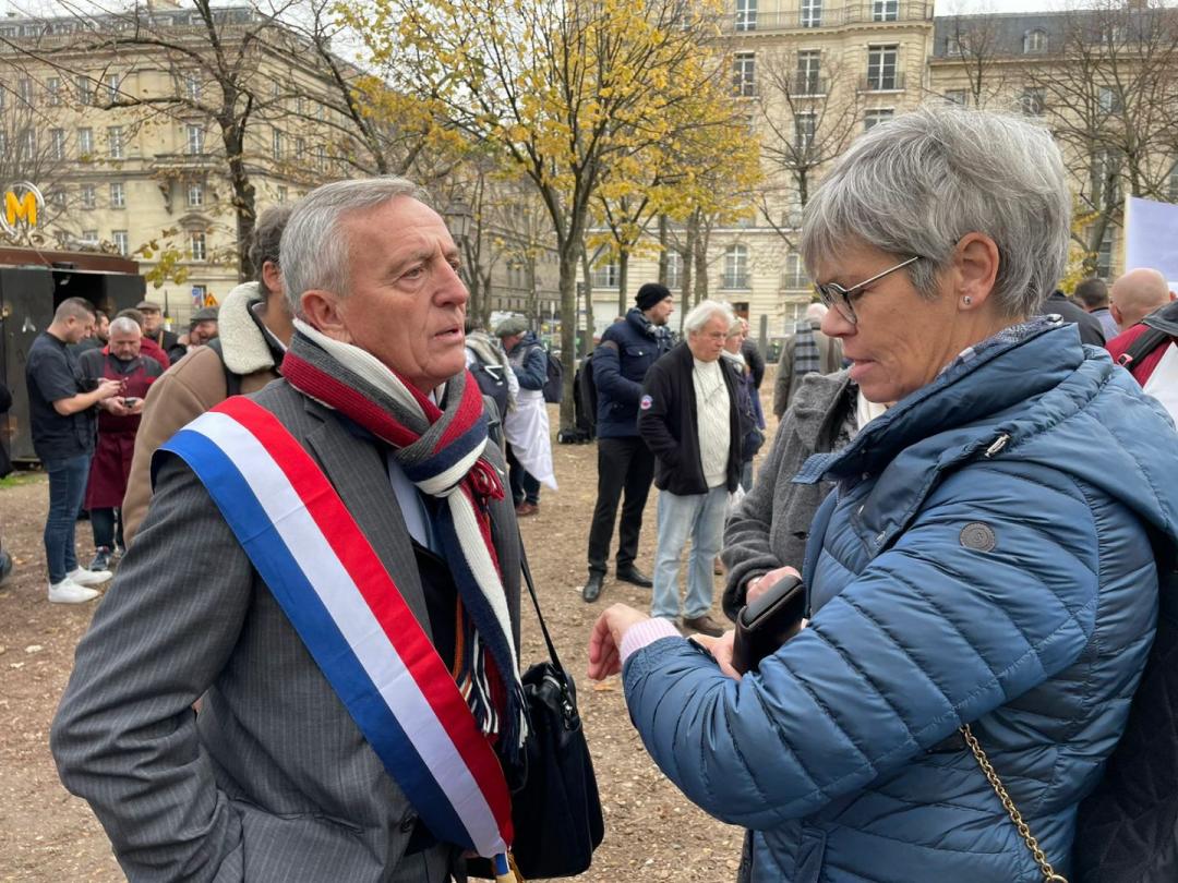 C_GirardRN's tweet photo. J’étais présent ce jour aux côtés des #boucherscharcutiers venus manifester contre l’explosion des prix de l’énergie, qui sans action du gouvernement, risque de mettre en péril leur profession. 

J'ai échangé avec des bouchers #BasAlpins à qui j'apporte mon soutien. https://t.co/iw0gsYHBrg