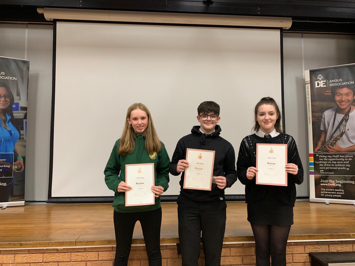 ArbrHScience's tweet photo. A fantastic evening celebrating our young people achieving their DofE Bronze and Silver awards. They shared their experience speaking with confidence and enthusiasm. Commitment, ambition respect and equity demonstrated this evening. 🤗👏🏻👏🏻👏🏻 https://t.co/45ikQtAT6v