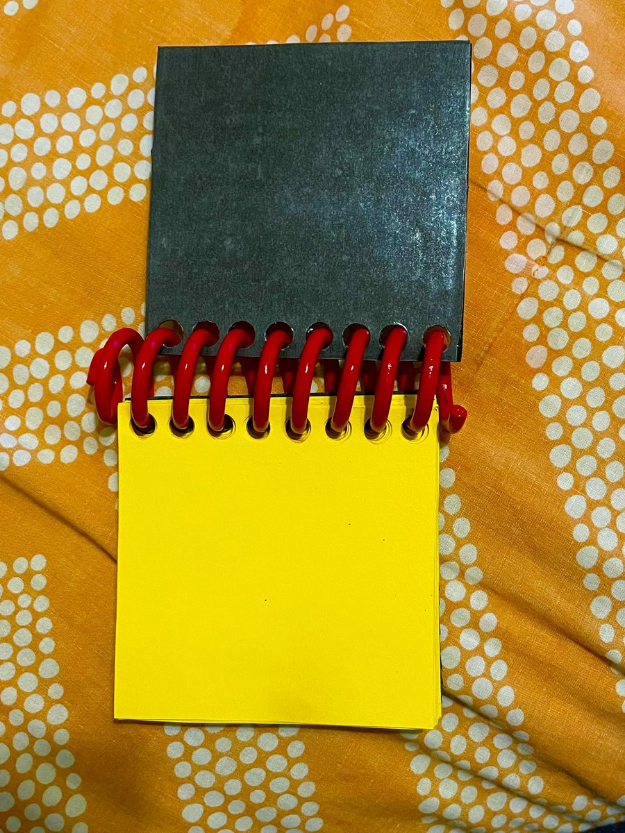 Zackary40512157's tweet photo. My Prop Replica Steve Holiday Notebook🎁🎄⛄️☃️❄️
#bluesclues
#stevefrombluesclues
#handydandynotebook https://t.co/DzD8zqZBcQ