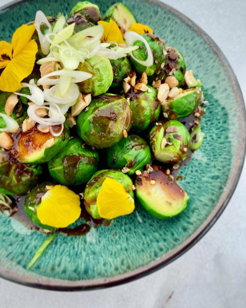 kate_domm's tweet photo. @sortedfood Squeaking in some #SidekickChallenge, 2/3 #FoodiD goals AND also #CBARules by mashing together:
1.Cook your absolute fav &amp;
2.Cook in season

Local brussel sprouts steamed in the microwave, drizzled with vintage Sorted Kung Pao sauce 💚💕 @Bebbrell #sortedfood https://t.co/7Q4XnGoMcb