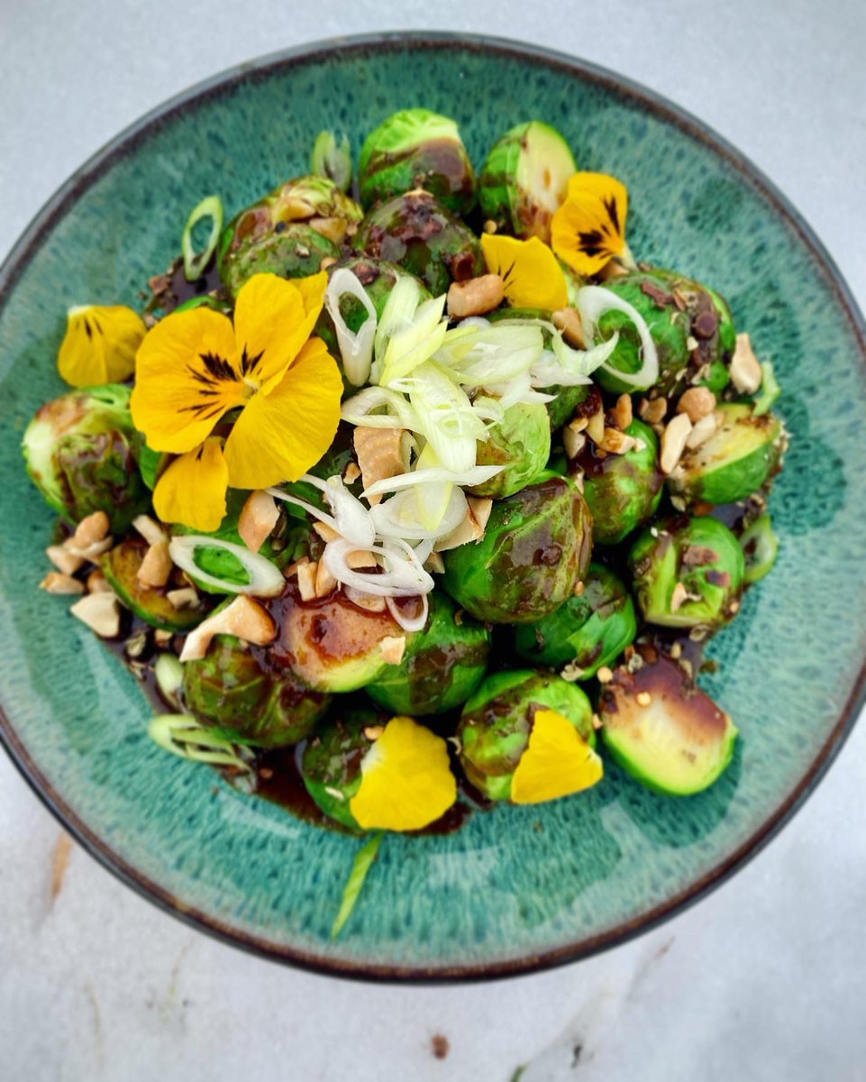 kate_domm's tweet photo. @sortedfood Squeaking in some #SidekickChallenge, 2/3 #FoodiD goals AND also #CBARules by mashing together:
1.Cook your absolute fav &amp;
2.Cook in season

Local brussel sprouts steamed in the microwave, drizzled with vintage Sorted Kung Pao sauce 💚💕 @Bebbrell #sortedfood https://t.co/7Q4XnGoMcb