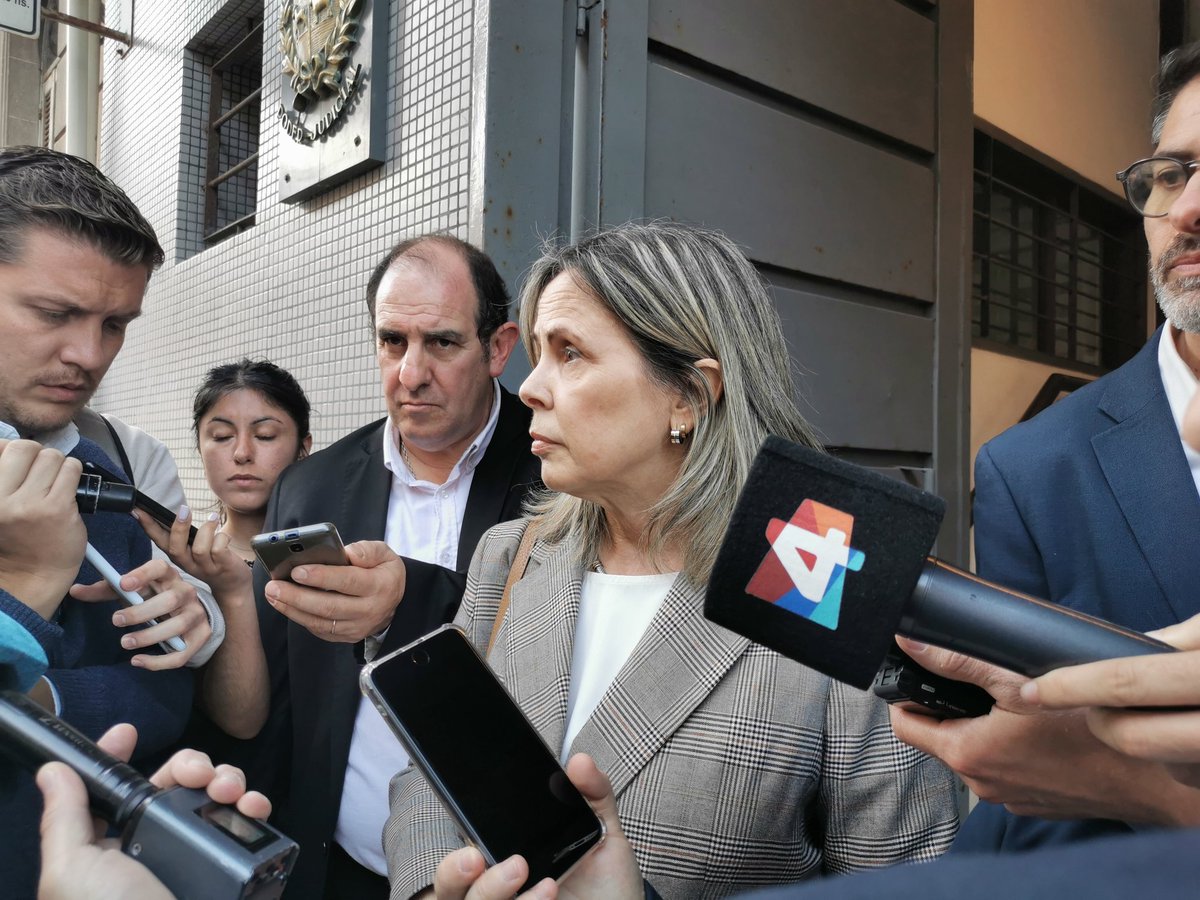 cabezamartini's tweet photo. 🔴Fiscal Fossati dijo a El Observador que aceptó no acceder a chats de Lacalle con Astesiano. "El requisito" que le indicaron "desde Presidencia es que no estuvieran chat del presidente con Astesiano y teniendo en cuenta su investidura me pareció totalmente razonable", dijo. https://t.co/Juyf1pskjJ
