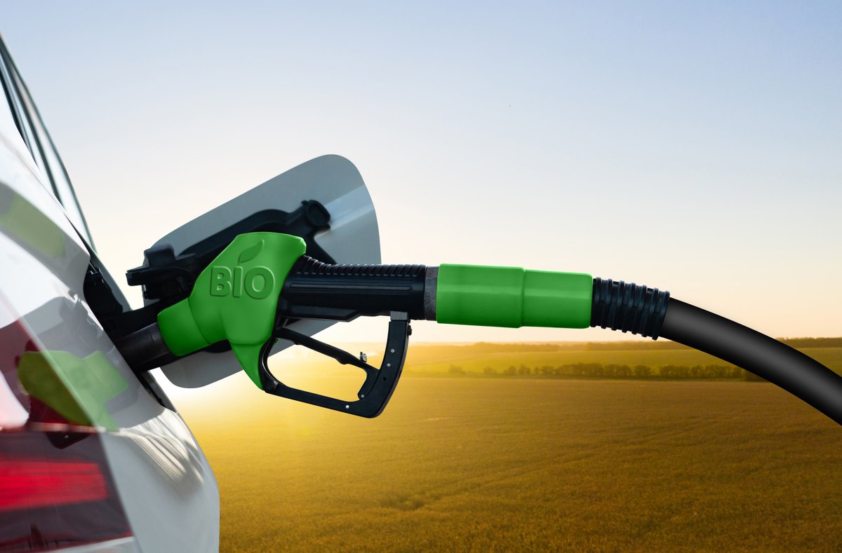 NatLabRockies's tweet photo. NREL scientists joined researchers from @Argonne, @PNNLab, & @INL on @ENERGY’s #CoOptima initiative to find 10 biofuels that could replace petroleum. They’re: High-performing, Efficient, & Cost-effective. They could reduce greenhouse gas emissions by 60%. https://t.co/EbZIM9zoLU https://t.co/x66JXx4LWg