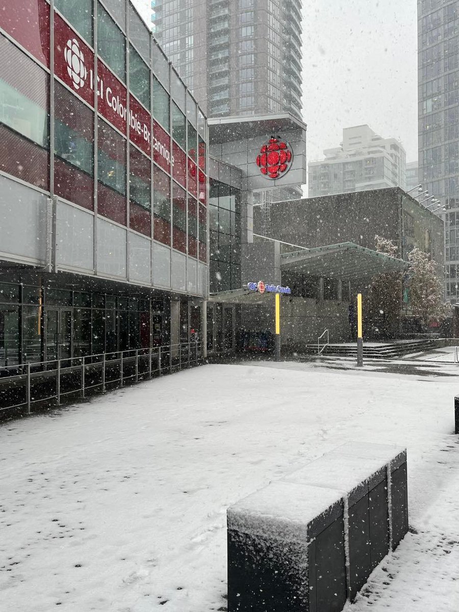 gregbernardSRC's tweet photo. Première tempête de neige de la saison pour le sud de la Colombie-Britannique! Tous les détails sur les annulations et les prévisions météo à Panorama dès 15h30, 16h30 au Yukon @icicb #tempete #vent #neige #vancouver https://t.co/Lq41q3jjna
