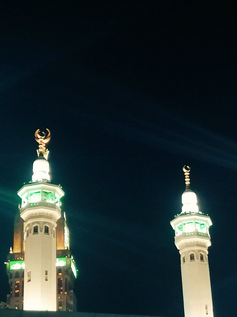 alssa7ar's tweet photo. تنسيق تداخل مأذنة الحرم مع برج الساعه
 تصوير المهندس إبراهيم البركاتي https://t.co/KcU5WOwDuq