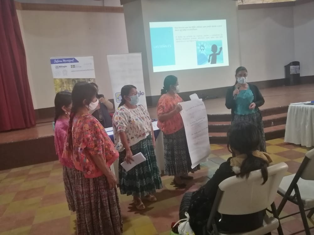 🔴 🔈📢💬📣🔊💯 #Comadronas 👩🏻‍🦰👩🏾🤱🏻 de #Tactic #AltaVerapaz participan en taller informativo sobre señales 🆘⚠️⁉️🔴para detectar la violencia sexual y sus consecuencias.

#NiñezYAdolescenciaProtegida
#ProtegiendoConAmor