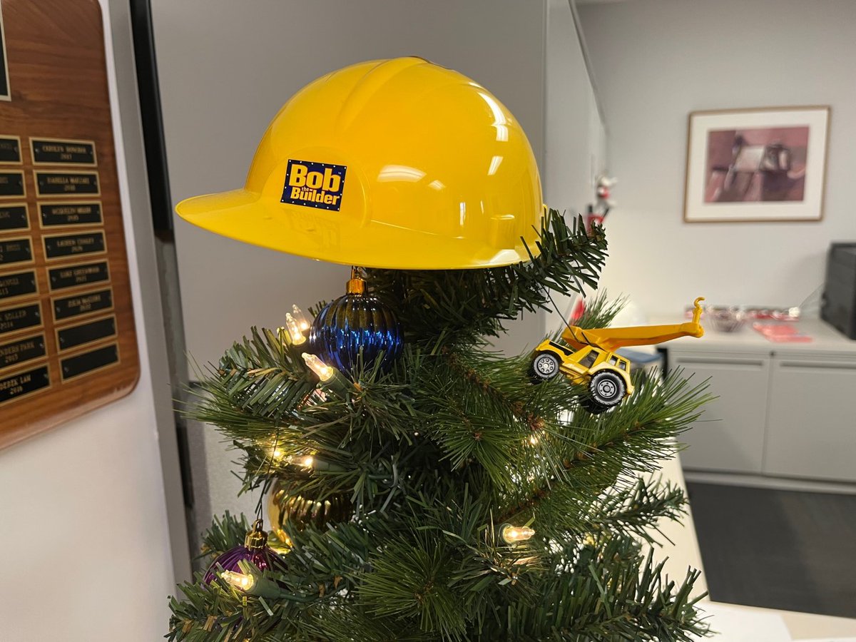 RoseHulman's tweet photo. We're in the holiday spirit throughout campus . . . #rosehulman https://t.co/w6SSClScv5