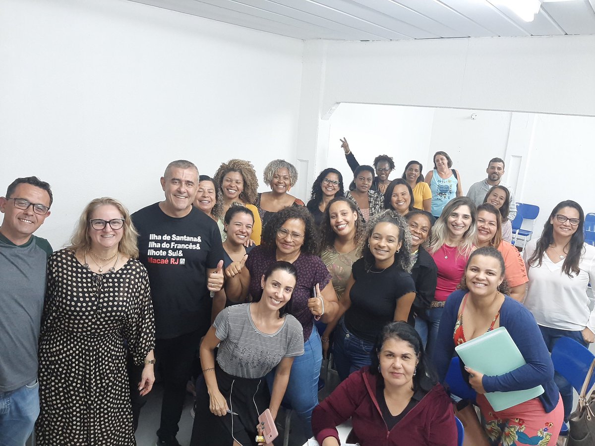 profgutogarcia's tweet photo. Hoje encerramos um ciclo de quatro meses de muito esforço e dedicação.  Uma galera guerreira, que não teve tempo ruim. Foco e determinação com um só objetivo: se preparar muito bem para Concursos Públicos. https://t.co/iSKKWJxDiF