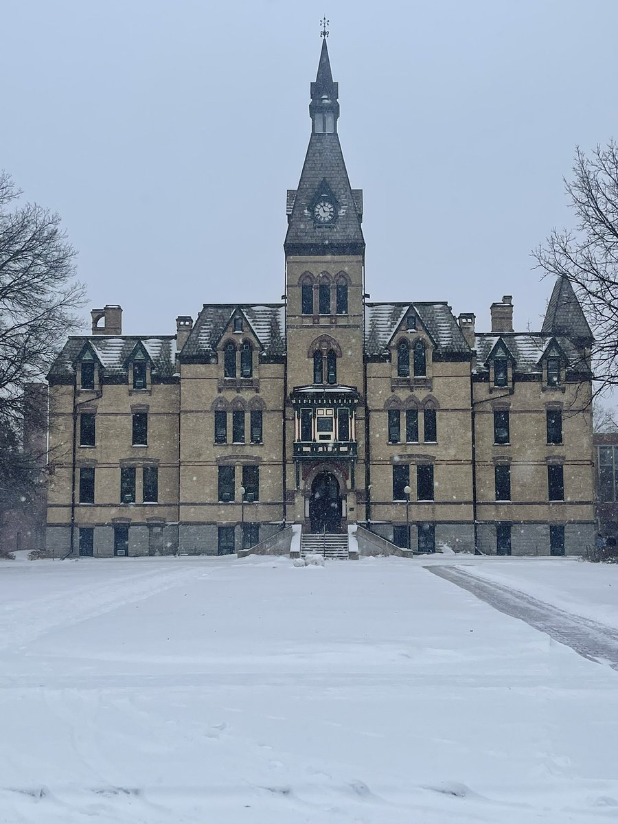 CoachMHarris79's tweet photo. It’s a nice day to walk across the @HamlineU campus. Come check it out my C/O 2023 guys! Fun fact: Old Main’s been withstanding the blizzards since 1856. #PIPERSTRONG https://t.co/W2bypBXI78