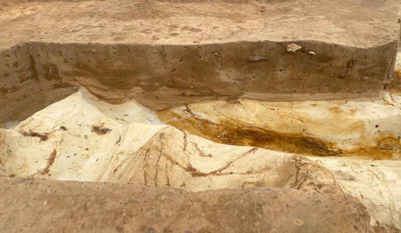 CotswoldArch's tweet photo. How it started... How it's going. Is it Friday yet...? 😅
#ThatPerfectEdgeThough 😭 #ScaleFail #ThoughtsAndPrayers #RealArchaeology #Archaeology #CASiteTeam https://t.co/DMOAU6l7MZ