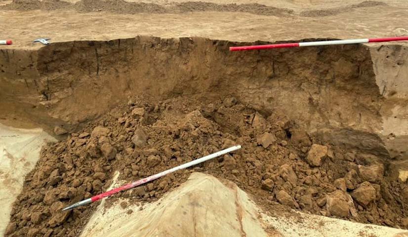 CotswoldArch's tweet photo. How it started... How it's going. Is it Friday yet...? 😅
#ThatPerfectEdgeThough 😭 #ScaleFail #ThoughtsAndPrayers #RealArchaeology #Archaeology #CASiteTeam https://t.co/DMOAU6l7MZ