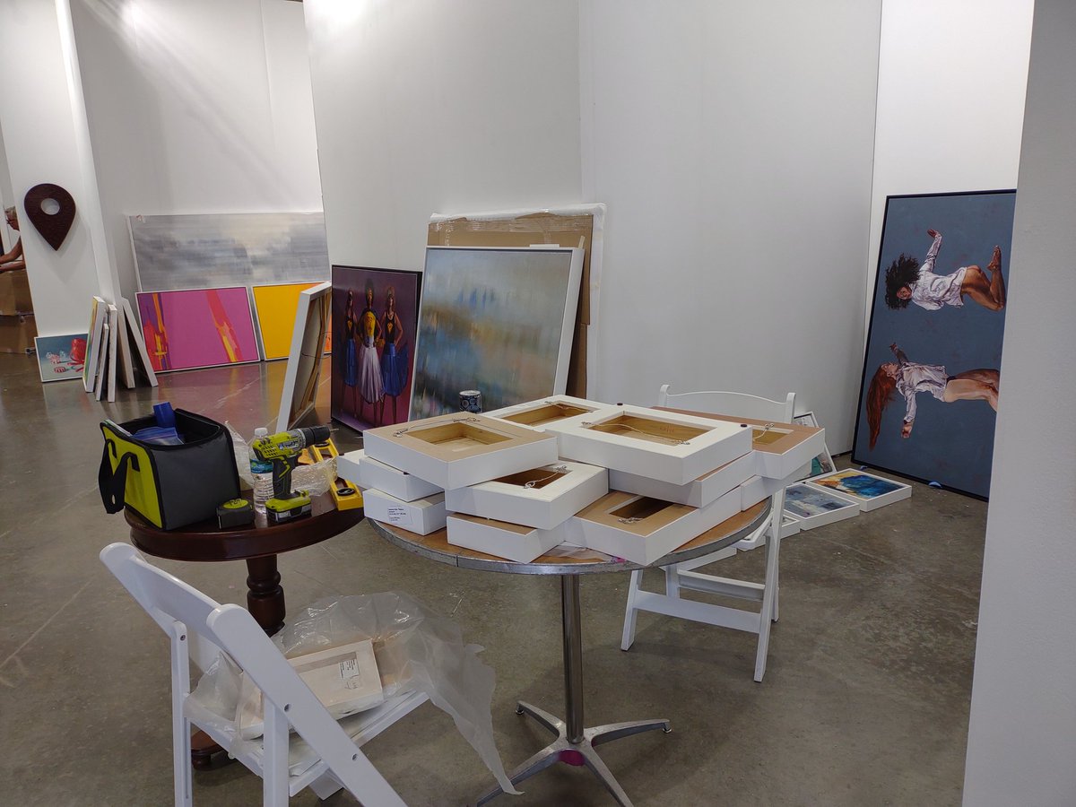 Hsinack's tweet photo. Dia 01 #RedDotFair - during ArtBasel, lo más duro es el armado del stand 💪 https://t.co/n4x9jL0Aaa