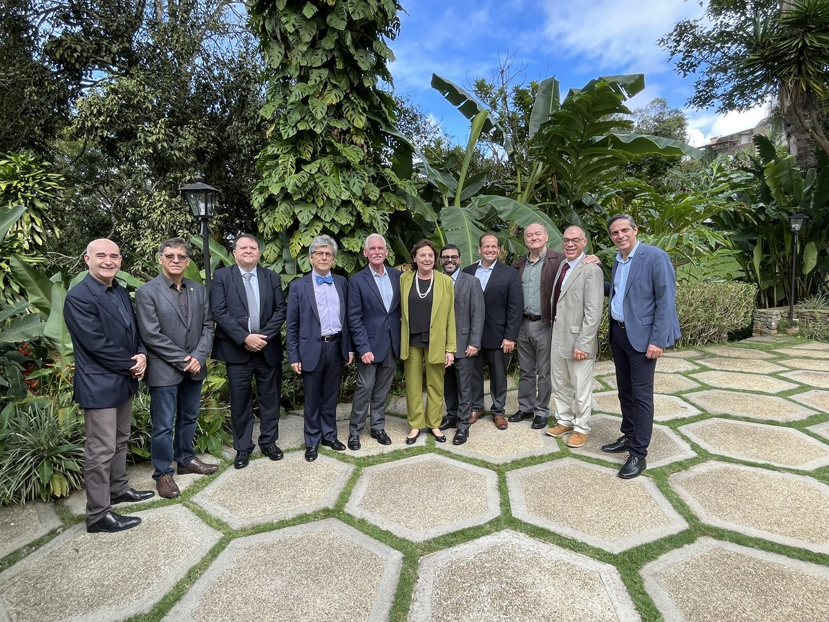 Fedeuropa1's tweet photo. El día de hoy sostuvimos reunión mensual de presidentes y secretarios de FEDEUROPA. Gracias al embajador @rafael_dochao por compartir hoy con las Cámaras Binacionales del Espacio Europeo. Preparándonos para el cierre de 2022 y con nuevos planes e iniciativas para 2023. https://t.co/4ugFfNmVOt