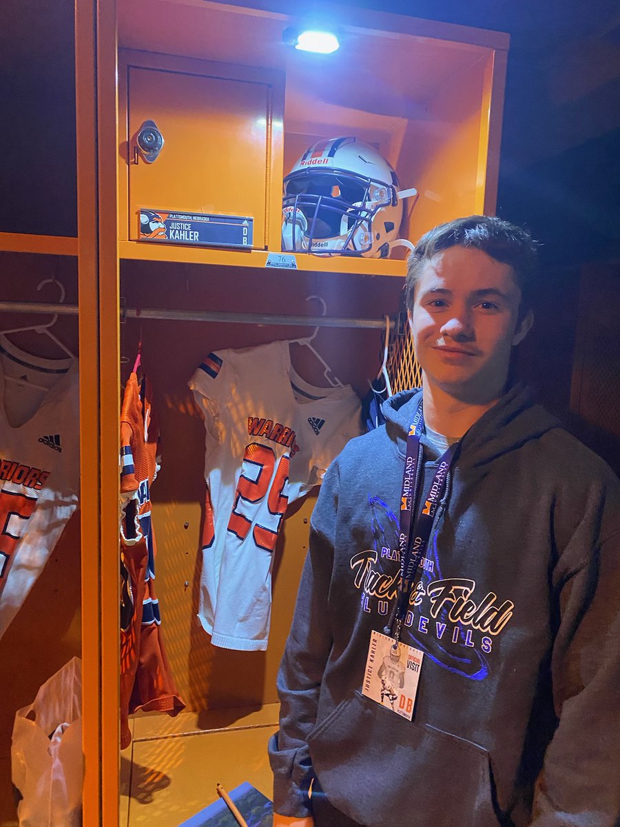 Had a great visit <a href="/MidlandU_FB/">Midland Football</a> thanks to an invite from <a href="/Coach_Dzuris/">Ross Dzuris</a>, always nice to get to talk to the players and staff. 
<a href="/Coach_Honnold/">Denny Honnold</a>