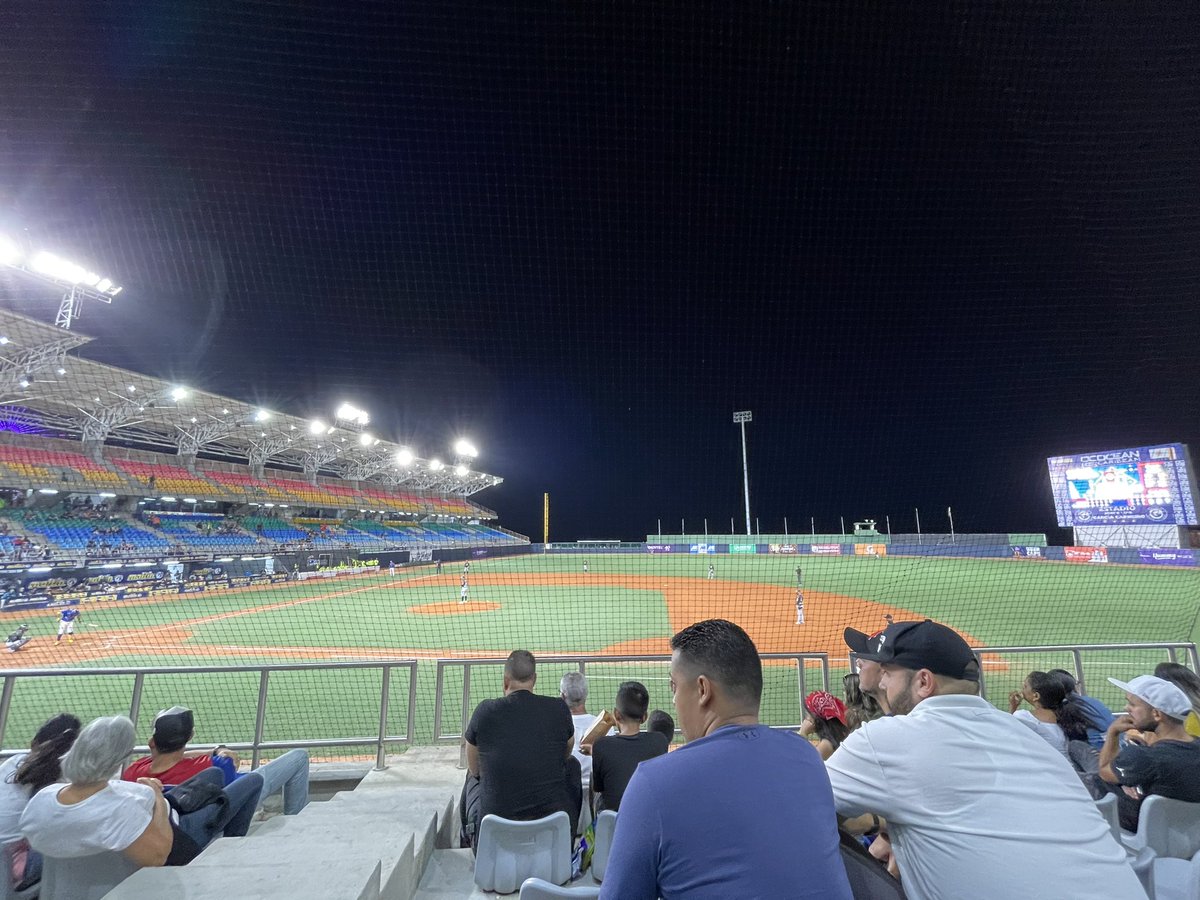 MariOsorioSulb's tweet photo. En lo mío ⚾️🤘🏽
Salu2 desde mi Tierra #LaGuaira https://t.co/bSyp3kWeKJ