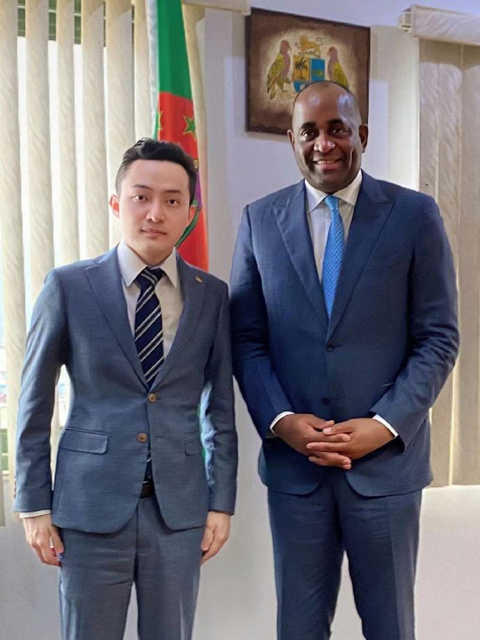 naturalboy2403's tweet image. Justin Sun viết trên Twitter của mình
Rất vui được hợp tác với chính phủ Dominica để cùng ra mắt mã thông báo quốc gia đầu tiên trên thế giới trên #TRON, #DMC (Dominica Coin) trên @HuobiGlobal prime!  @trondao