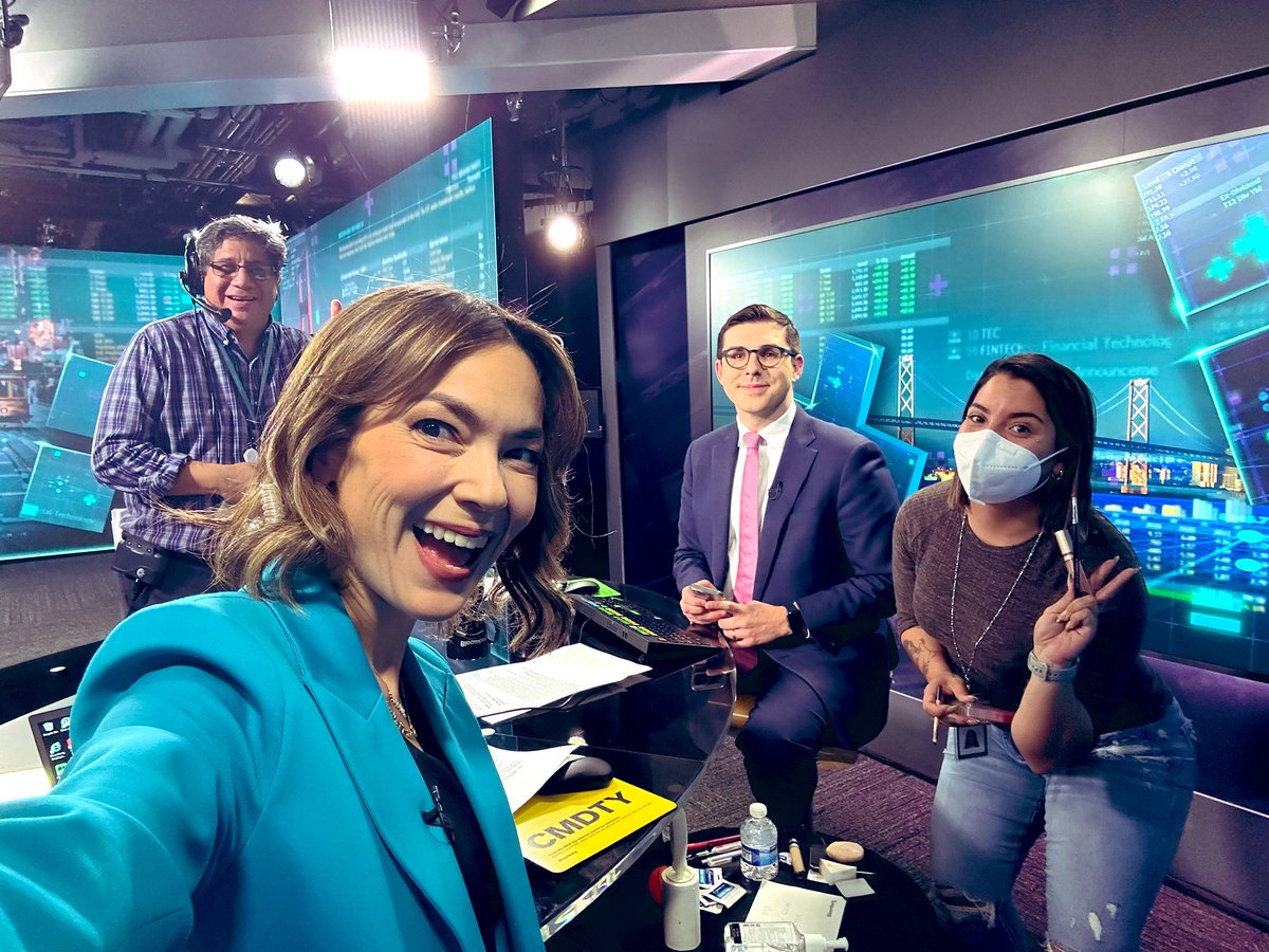 Back on the old/new set to speak with @AWScloud CEO <a href="/aselipsky/">Adam Selipsky</a>

And hanging with the <a href="/EdLudlow/">Ed Ludlow</a> <a href="/CarolineHydeTV/">Caroline Hyde</a>