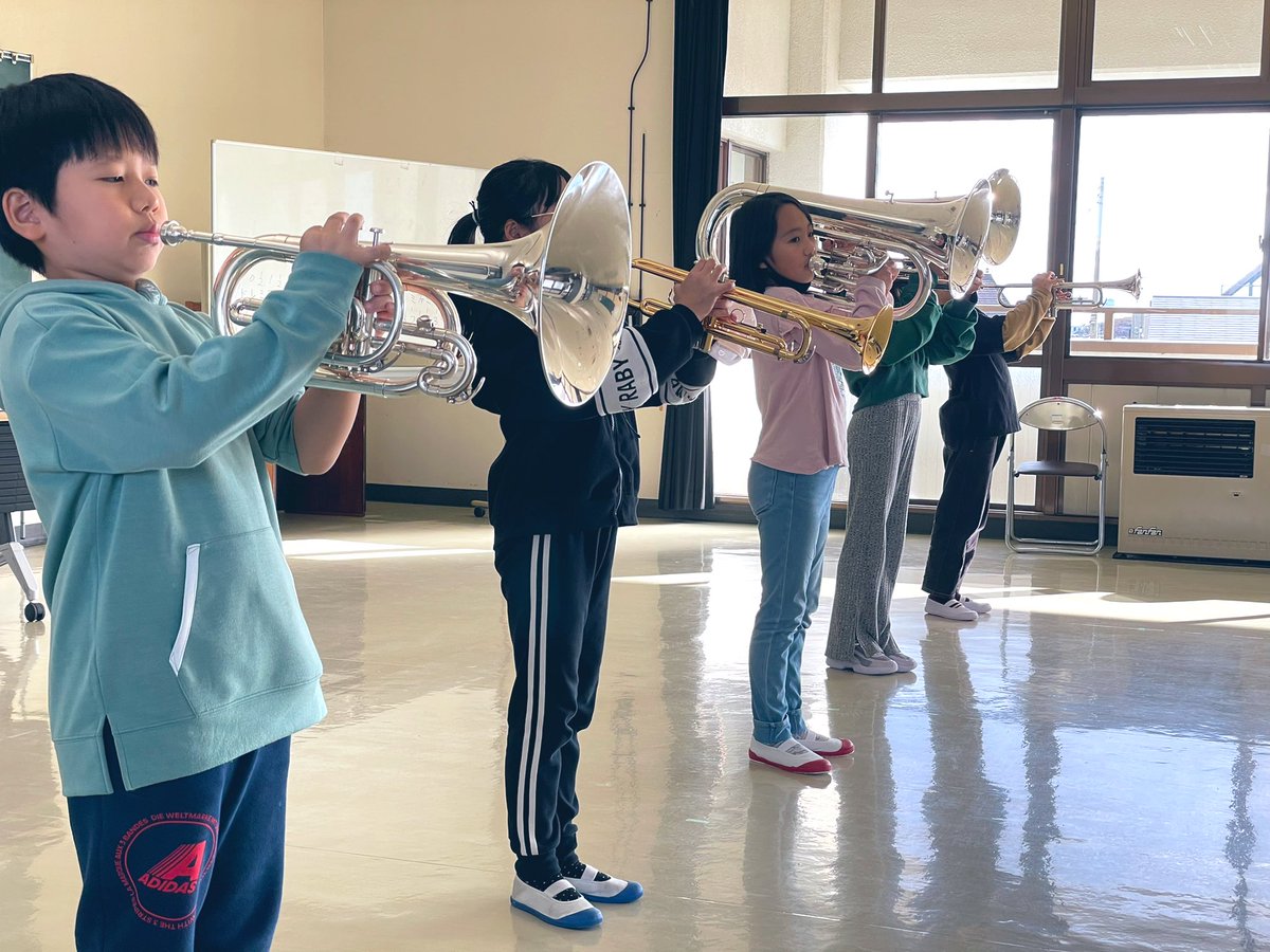 BeLight41799951's tweet photo. 去年の今頃は、楽器を持って歩いたばっかりでした〜🎺✨

5人のメンバーが揃って発足して間もない頃でしたね🥳

💡Be-Lightsでは、来年度に向けたメンバーを募集しております💡
ご興味ある方は是非、お問い合わせください📝

#belights #ジュニアマーチングバンド
 ＃ならいごとデビュー https://t.co/o6adL5eQFU