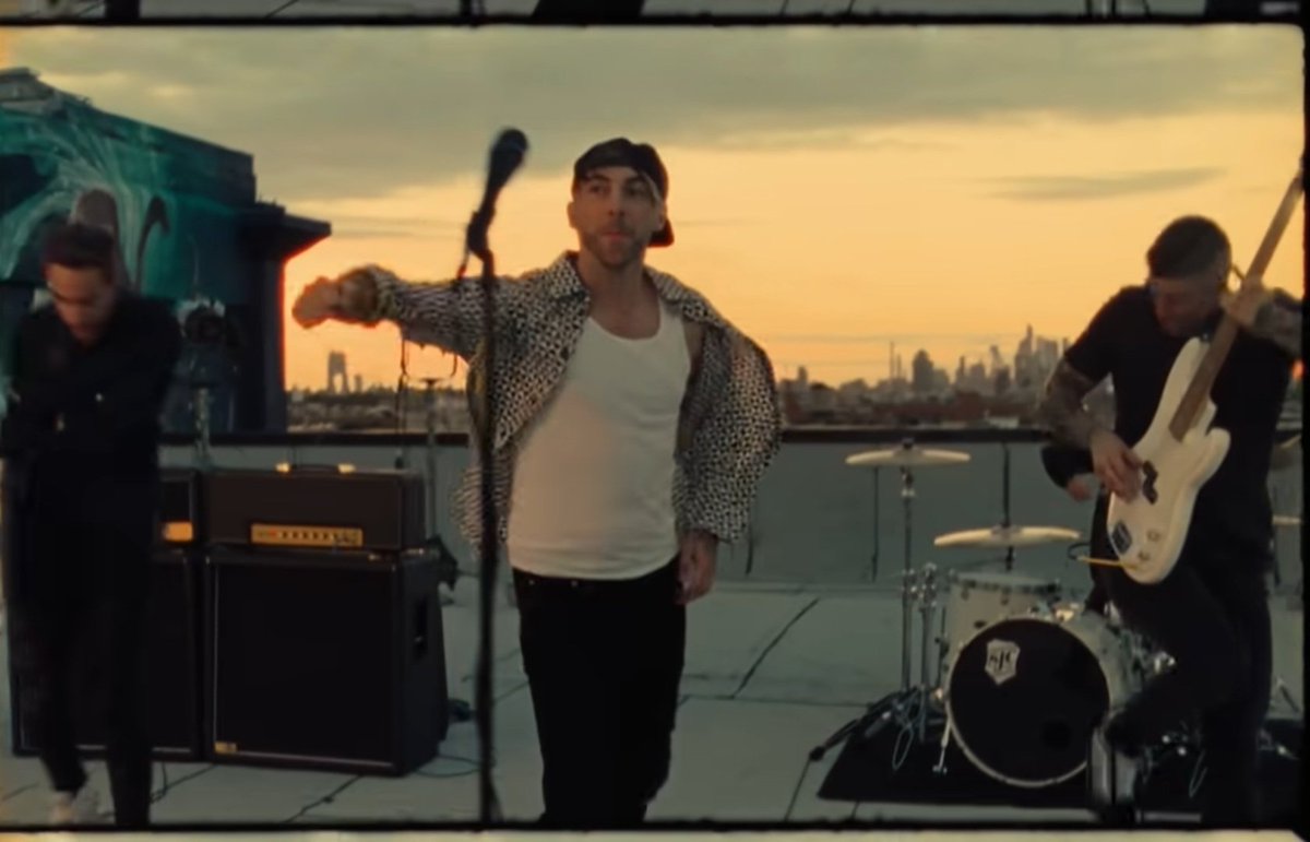 a d e l e e⚰️🪦 tweet media