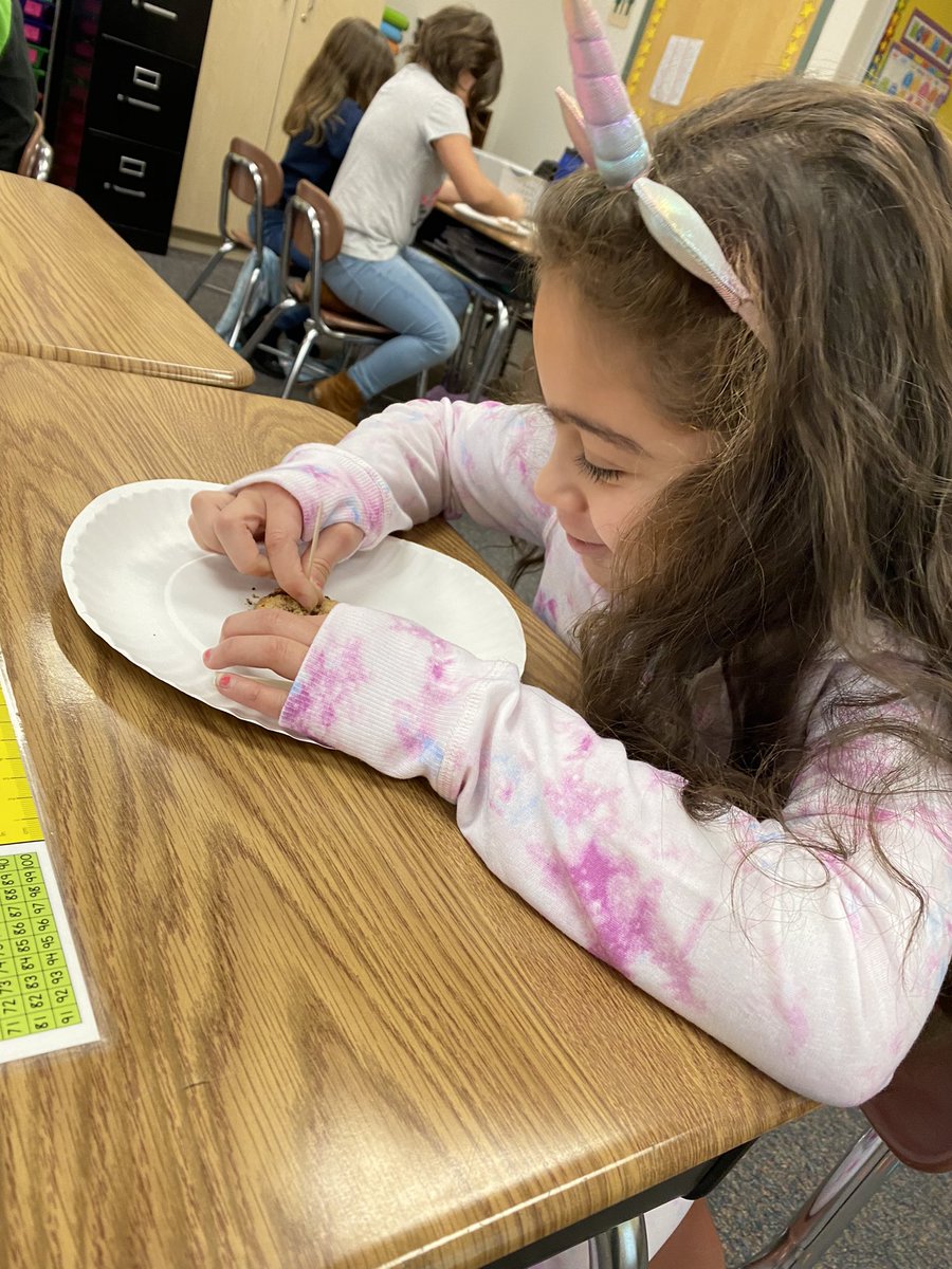 FCPSAFachler's tweet photo. 2nd graders @ThurmontPrimary acted out rock weathering, water erosion, and wind erosion using a cookie 🍪 #CourageofaCougar #TPSTakeOff https://t.co/1L3NnvGeZx