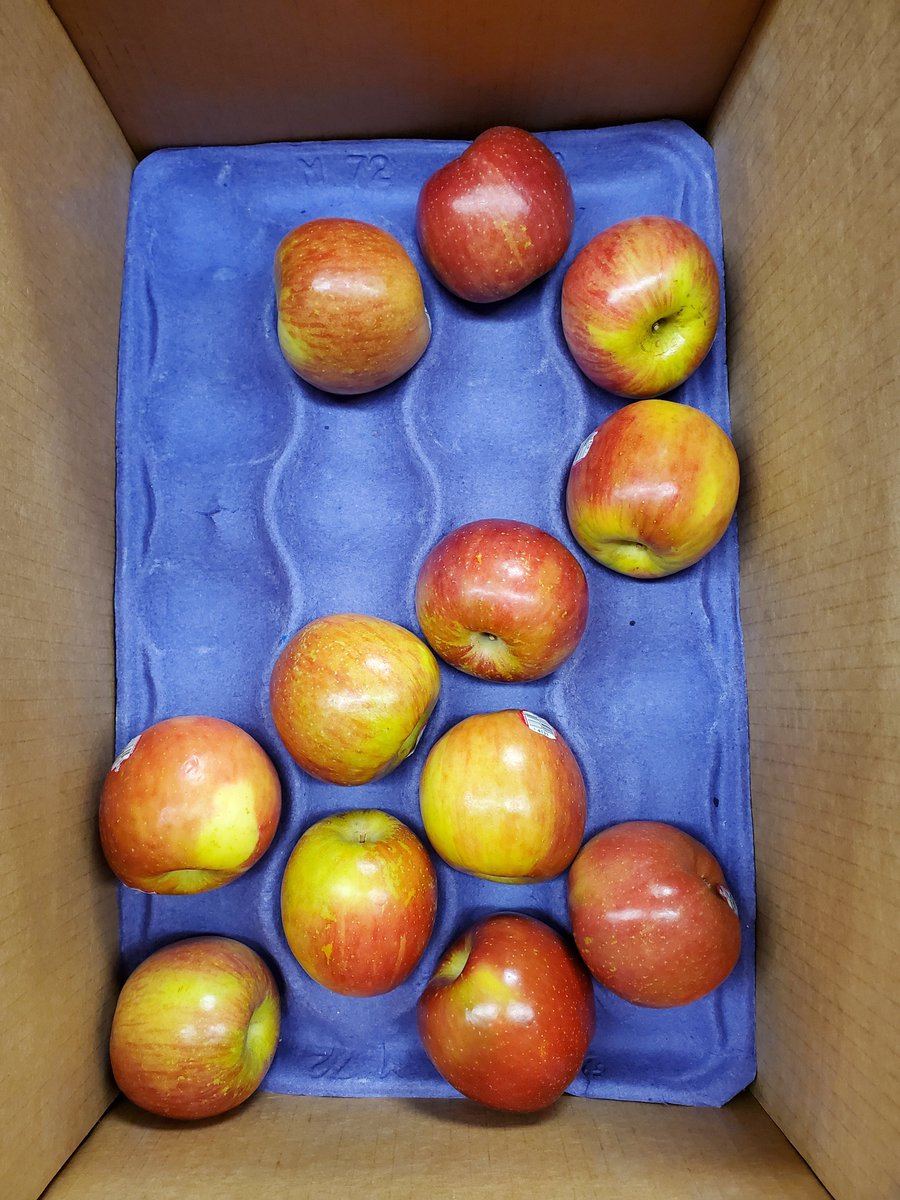 howie_hua's tweet image. How many apples? How did you count?