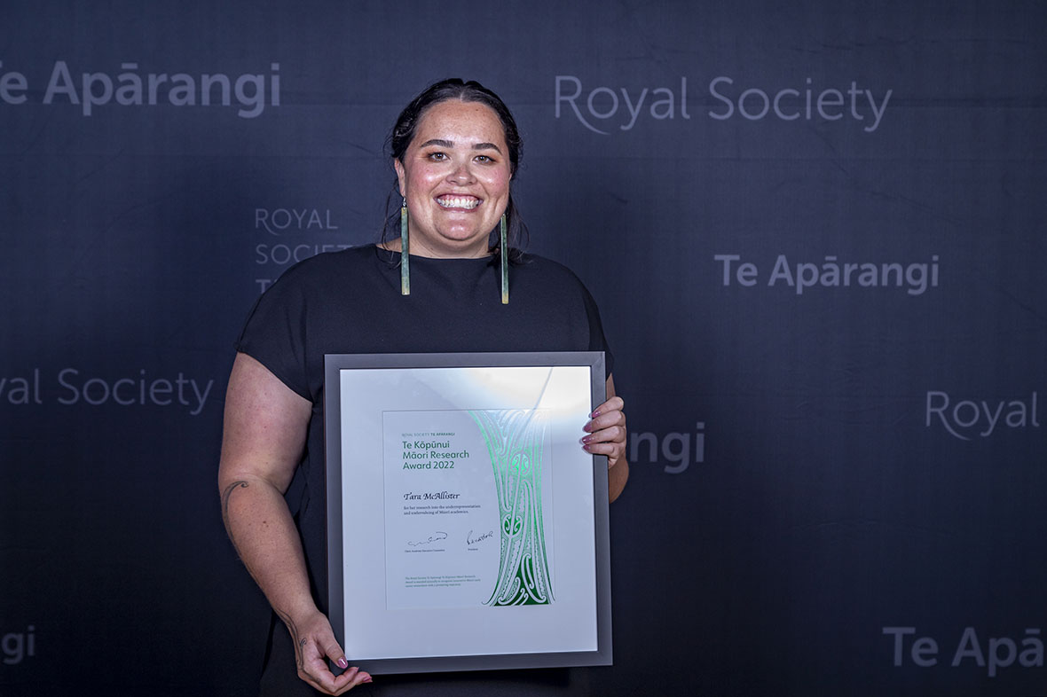 royalsocietynz's tweet photo. Te Kōpūnui Māori Research Award was presented to ECR Dr Tara McAllister @WellingtonUni for researching the underrepresentation and undervaluing of Māori academics in NZ. Her ground-breaking findings have drawn national and international attention. 
More: https://t.co/iu7F4fOTHT https://t.co/oOeKdYIJ26