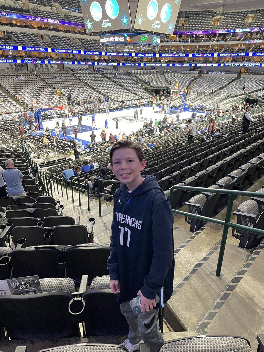 KnoxDanger's tweet photo. Ready to watch that famous Steph Curry warmup! https://t.co/VIGgoD4pxu