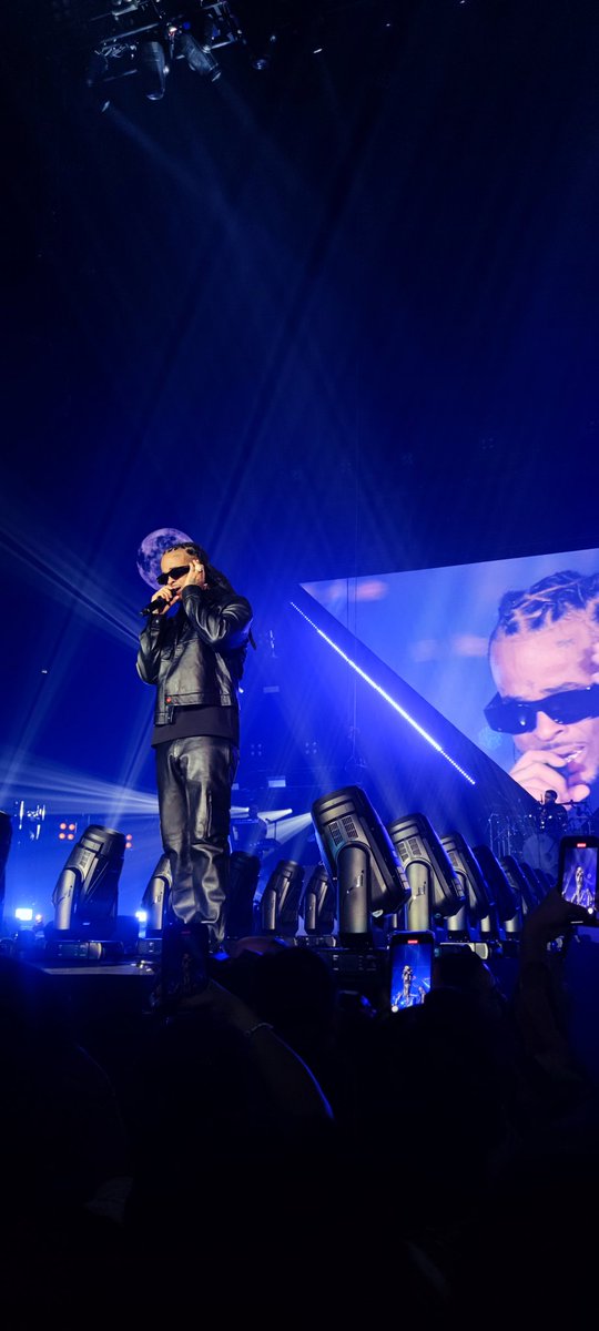 Écoutez bien, j'ai une vertèbre cassée, je me suis faite opérer de la clavicule vendredi, je me fais opérer des yeux demain. Est-ce que je suis quand même allée au Bercy du king <a href="/kalash972/">KALASH</a> ce soir ? 
Totalement oui.
Est-ce que ça valait le coup ?
Masterclass absolue.
Merci ❤️🇷🇪