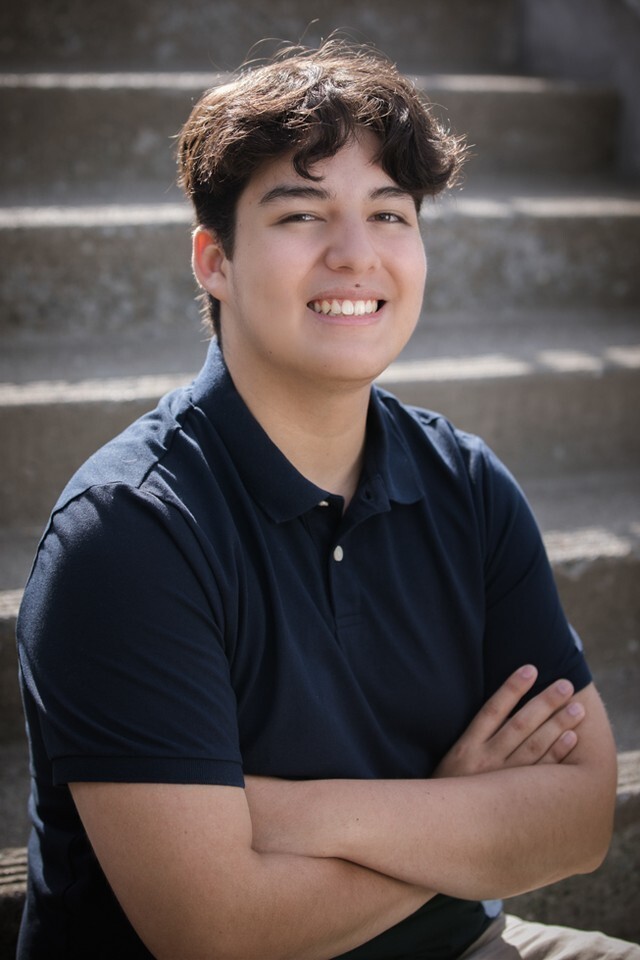 alifurt's tweet photo. Proud \ ˈprau̇d \ Feeling honored (by something); feeling happy or satisfied about an event or fact; gratified.

#proud #seniors #classof2023 #seniorphotos #senioryear #seniorportraits #sammamishphotographer #seattlephotographer https://t.co/DWkam7QOep https://t.co/V1ufNoNJt3