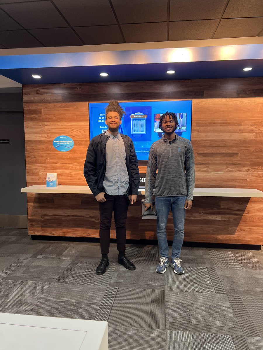 Tiffinie61's tweet photo. What’s better than one new hire? Two! Let’s go! New hire 🔥 🔥 #akronfairlawn @DanBrechbill @kuhn3 @keroninc @ElleNonnemacher @Kiersten_O3 https://t.co/Iyd7FIyX56