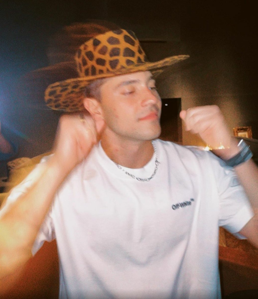 partyluan's tweet photo. Birthday Boy 🍾🎊
quantos anos me dás? 👀 https://t.co/rGG70TkbjP