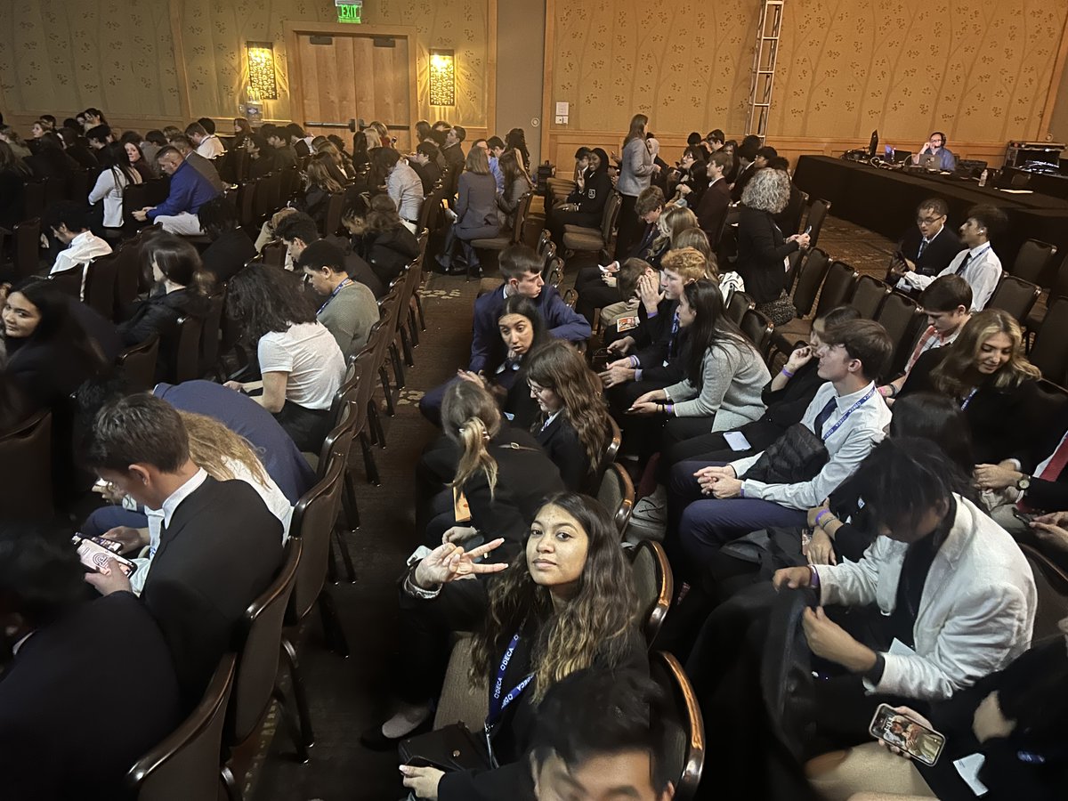Recently Mr. Forte from SLHS and his Washington DECA team and other DECA members took over Bellevue for three days of leadership, networking, exploration, and all things DECA! 
wadeca.org/flc/
Their first DECA competition will be early January
#BethelCTE, #IamCTE