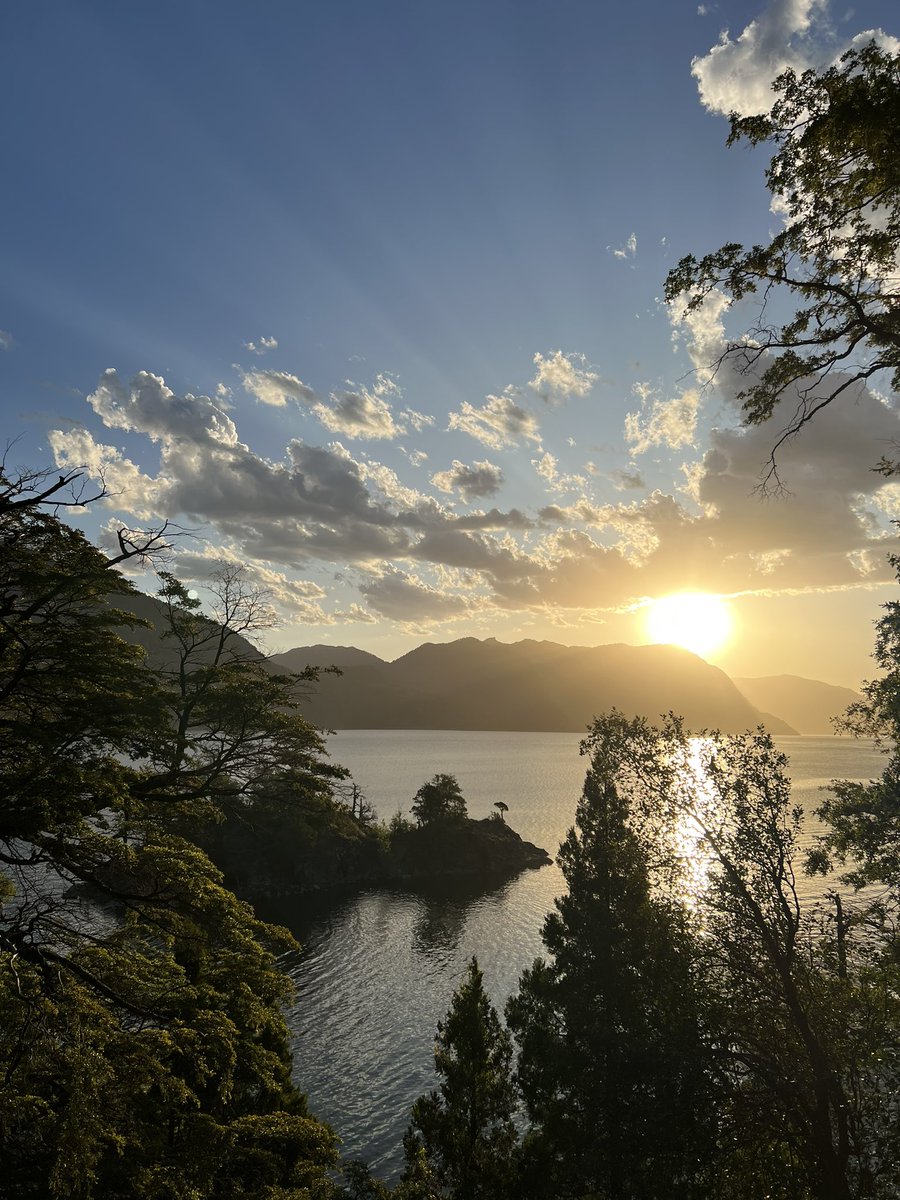 _viajarmas's tweet photo. Atardecer en la Islita ❤️ #FelizMartesATodos #Patagonia #visitarg #viajarmas #imagenesviajeras #atardecer #goldenhour https://t.co/bkit49AXWY
