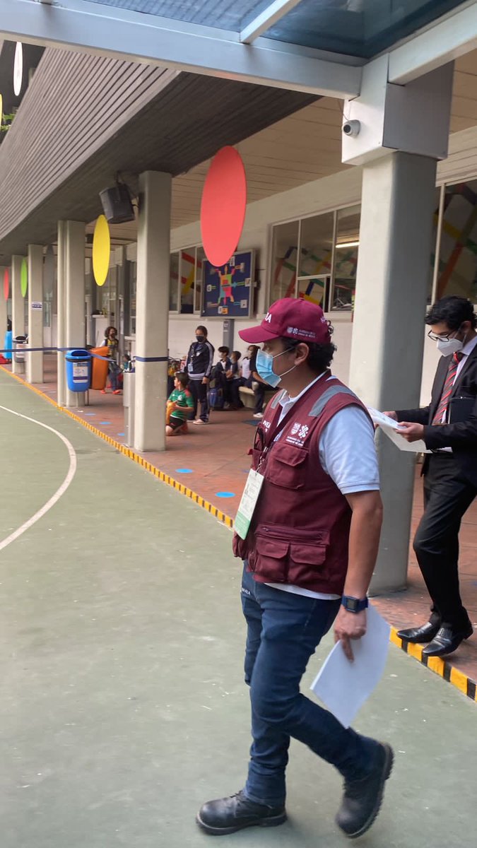 dralewar's tweet photo. @STaboadaMx @Claudiashein Dejen de politizar y de intimidar niños 😡 1600 alumnos quieren seguir tomando clases en el Colegio Williams. Y también queremos seguridad para nuestros hijos https://t.co/6CKJvDp2Em