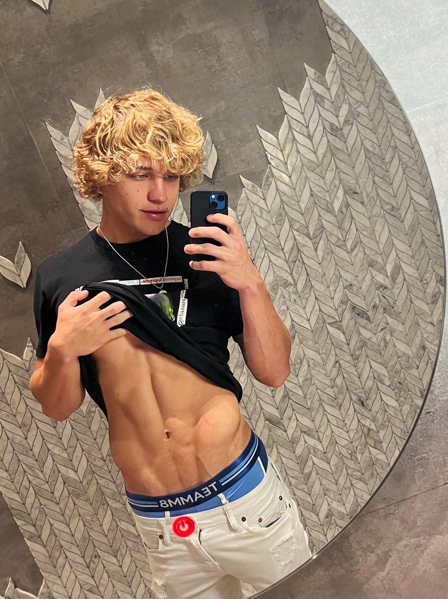 ᅠᅠᅠ
𝗜𝗡𝗦𝗧𝗔𝗚𝗥𝗔𝗠: post.
              ↳ @/deloughrey

no vivo la true, vivo en el sueño que soñaste tú.

       ㅤ≡     ⌕       ⊞      ♡       ○
ᅠᅠᅠ