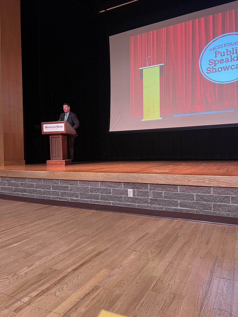 HannahHaileyPR's tweet photo. @ShawnWahl introducing judges and wishing luck to the speakers tonight. Here we go! @msuCOMDept @MSU_RCOAL @MsuVspss https://t.co/brS0gPpzS4