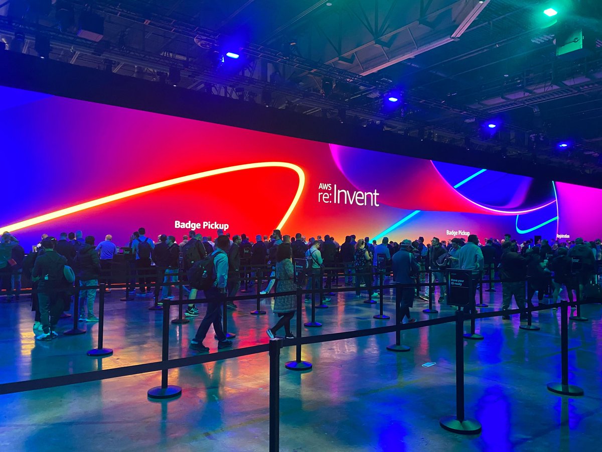 DevoteamRevolve's tweet photo. @DevoteamRevolve présent à #reInvent ☁️🚀
Repérez la veste rouge et venez à la rencontre de nos experts ! 🤩

#AWS #teamrevolve 
➡️contact@revolve.team https://t.co/DiLGgQJU5y