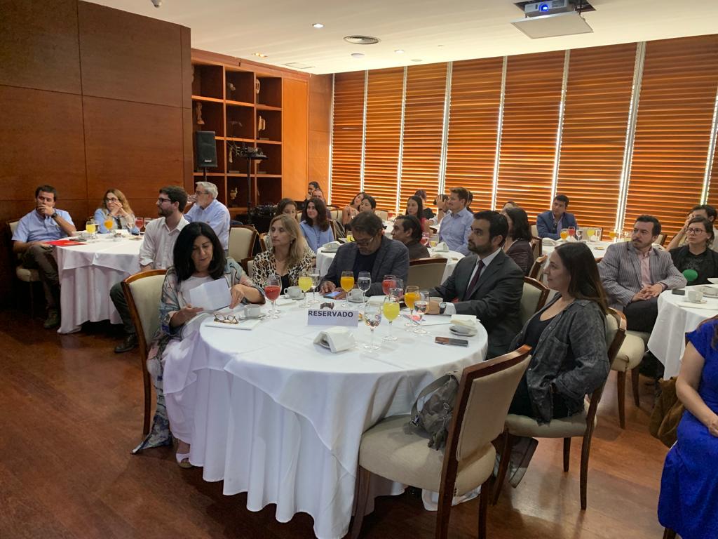 SubseJusticiaCl's tweet photo. Subsecretario @jgajardofalcon participa en premiación Sello Transforma de Fundación Proyecto B, que trabaja con empresas privadas en la reinserción laboral de jóvenes en situación de vulnerabilidad e infractores de ley.
@fproyectob
@Sename_gobierno🌱 https://t.co/Q8uFm05i9Z