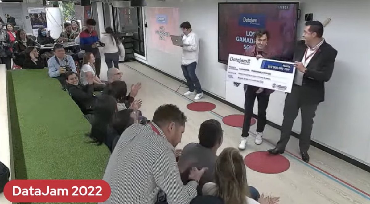 sikuaninet's tweet image. El #DataJam2022 fue increíble de 347 postulantes 60 presentaron sus iniciativas, todos con un promedio de 5 años de experiencia en análisis de datos. Los 3 ganadores - personas jurídicas: 1. Data Machine, 2. Analizador de tendencias en twitter, 3. PDET transparencia y paz.