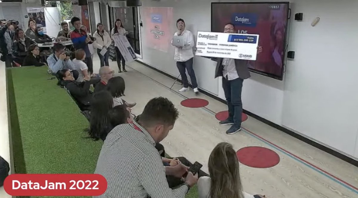 sikuaninet's tweet image. El #DataJam2022 fue increíble de 347 postulantes 60 presentaron sus iniciativas, todos con un promedio de 5 años de experiencia en análisis de datos. Los 3 ganadores - personas jurídicas: 1. Data Machine, 2. Analizador de tendencias en twitter, 3. PDET transparencia y paz.