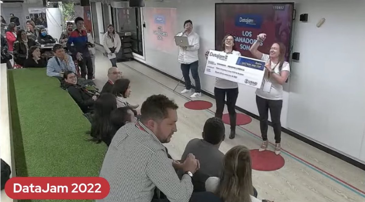 sikuaninet's tweet image. El #DataJam2022 fue increíble de 347 postulantes 60 presentaron sus iniciativas, todos con un promedio de 5 años de experiencia en análisis de datos. Los 3 ganadores - personas jurídicas: 1. Data Machine, 2. Analizador de tendencias en twitter, 3. PDET transparencia y paz.