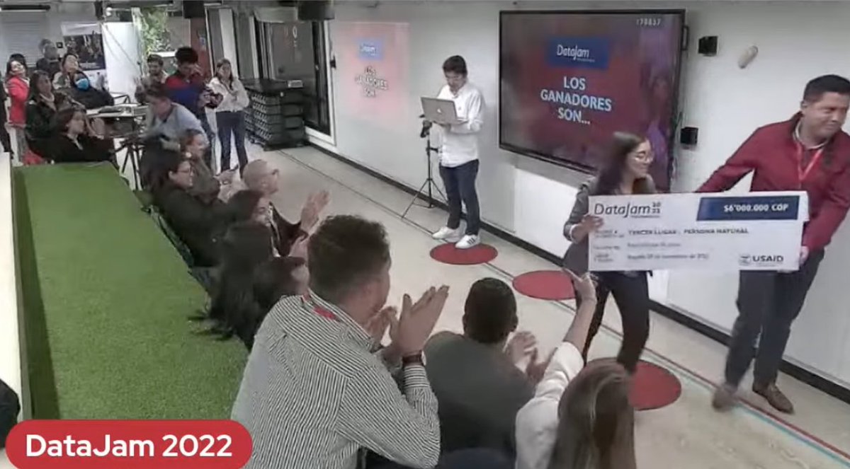 sikuaninet's tweet image. Este #DataJam2022 fue increíble porque de 347 postulantes 60 presentaron sus iniciativas, todos con un promedio de 5 años de experiencia en trabajo con análisis de datos. Los 3 ganadores - personas naturales:1er lugar: los basados,2do lugar: Motor de búsqueda,3er lugar: Némesis.