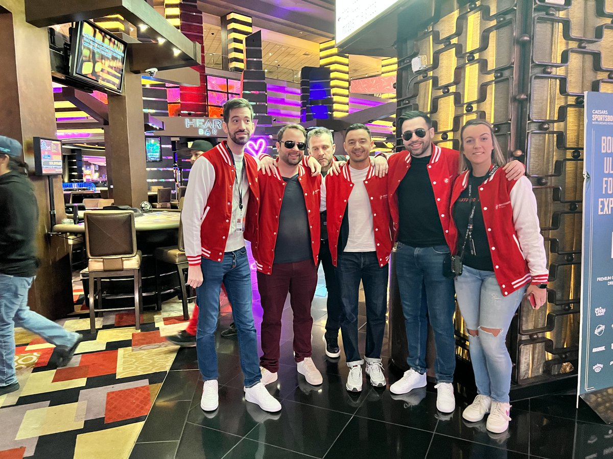 DevoteamRevolve's tweet photo. @DevoteamRevolve présent à #reInvent ☁️🚀
Repérez la veste rouge et venez à la rencontre de nos experts ! 🤩

#AWS #teamrevolve 
➡️contact@revolve.team https://t.co/DiLGgQJU5y