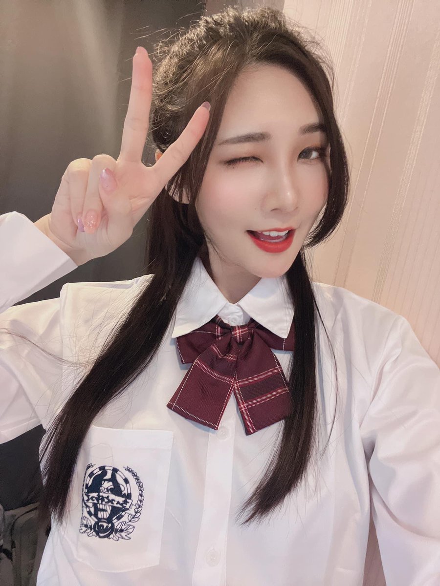 chuyo622's tweet photo. 早安要上學惹
12/1解封口罩你們還會戴嗎？
我是會繼續戴🤔 https://t.co/KMVPoiFwW0