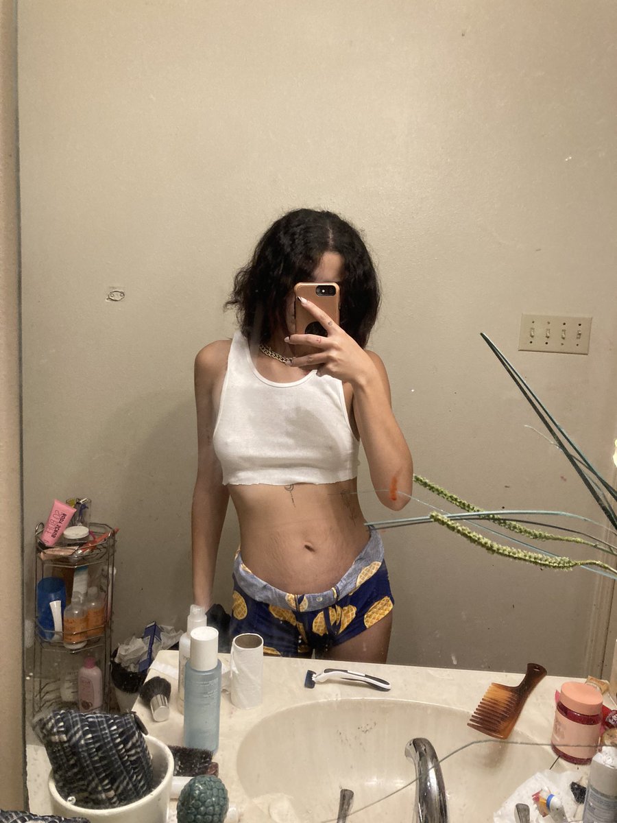 BabieLiley's tweet photo. Aboht to be gone for 2 weeks won’t have my phone either but need to make 47$ to pay a ticket before I go come buy some content 💜 I’m a verified seller #Sellingcontents #sellingcheapcontent #SellingContent #buyingcontent https://t.co/azTnFcQSIc