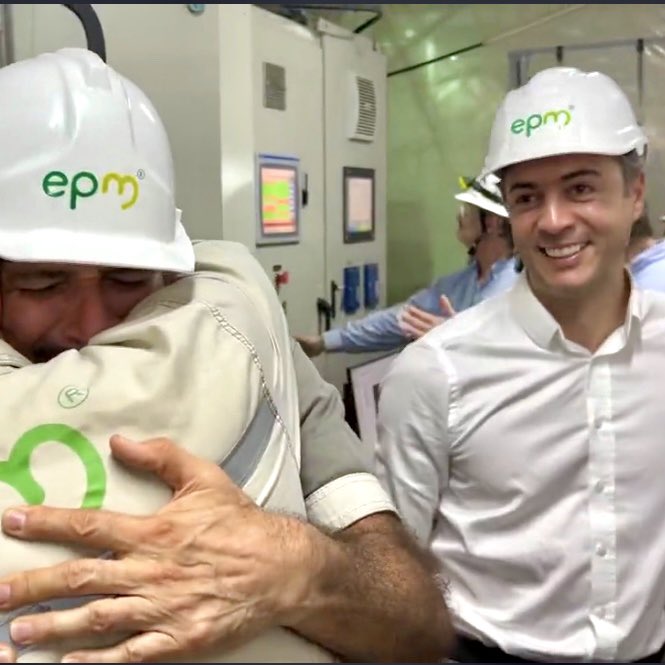 JuanCaUpeguiV's tweet photo. Quedará en la historia que durante las Alcaldías de Fajardo y Aníbal se aprobó y ejecutó el plan de aceleración que terminó siniestrando Hidroituango. Y mientras Federico solo le tapó a los responsables, @QuinteroCalle salvó EPM, los hizo pagar y puso en funcionamiento la obra. https://t.co/EaIPS66WVH