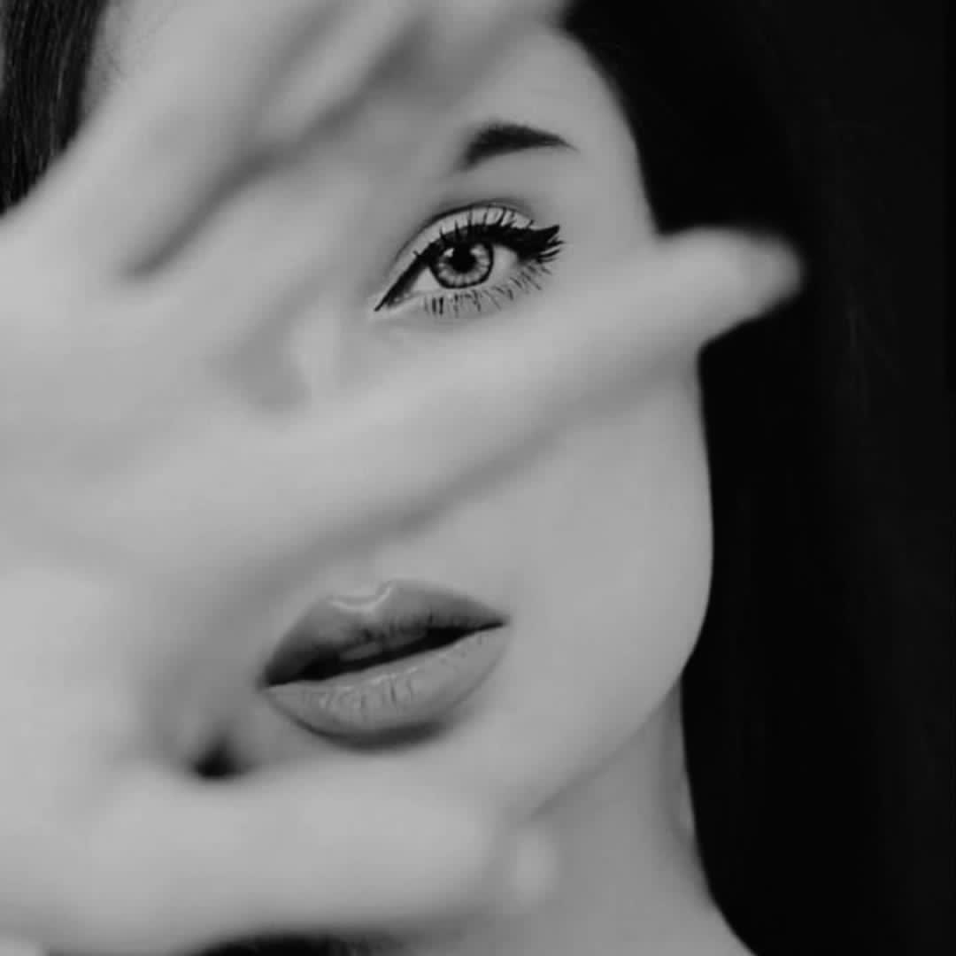 MaaroufEid's tweet photo. شعور مؤلم عندما تغيب رغبتك في شرح ما يحدث بداخلك رغم ضجيجه ،صامت وعاجز تماماًبركان من الغضب يحدث بداخلك وأنت في قمة هدوئك 🖤🥀 https://t.co/35b2s93DtE
