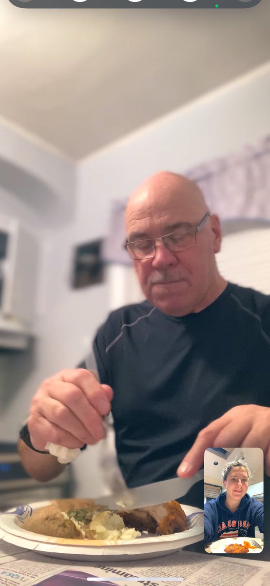 kimma_michellle's tweet photo. Dinner with dad on FaceTime 😀 https://t.co/OWAzzRbHMR